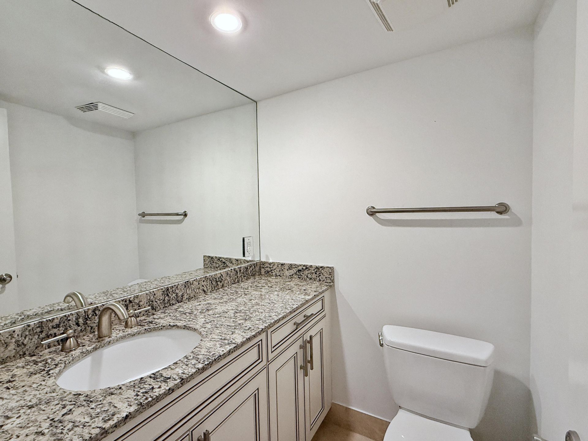 3000 N Ocean Drive, Unit 19-B, Singer Island, FL 33404 Photo