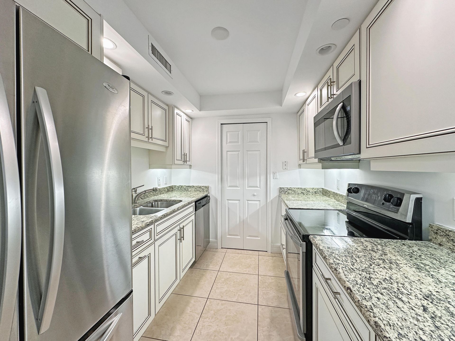 3000 N Ocean Drive, Unit 19-B, Singer Island, FL 33404 Photo