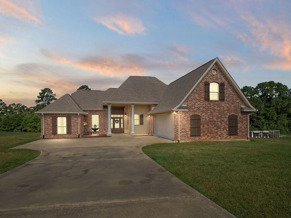 166 Woods Rd , Leesville, LA 71446