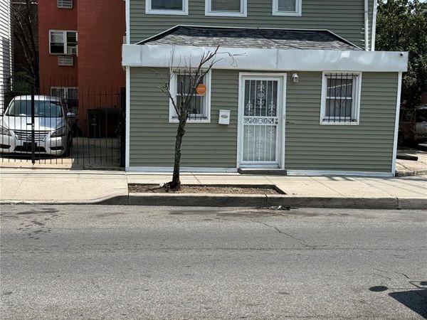 801 E 215th Street, Bronx, NY 10467