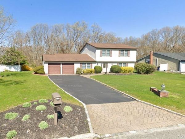 15 Stonehurst Lane, Dix Hills, NY 11746