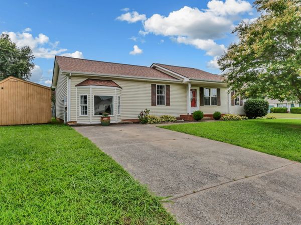 3200 N Senseney Cir, Clarksville, TN 37042