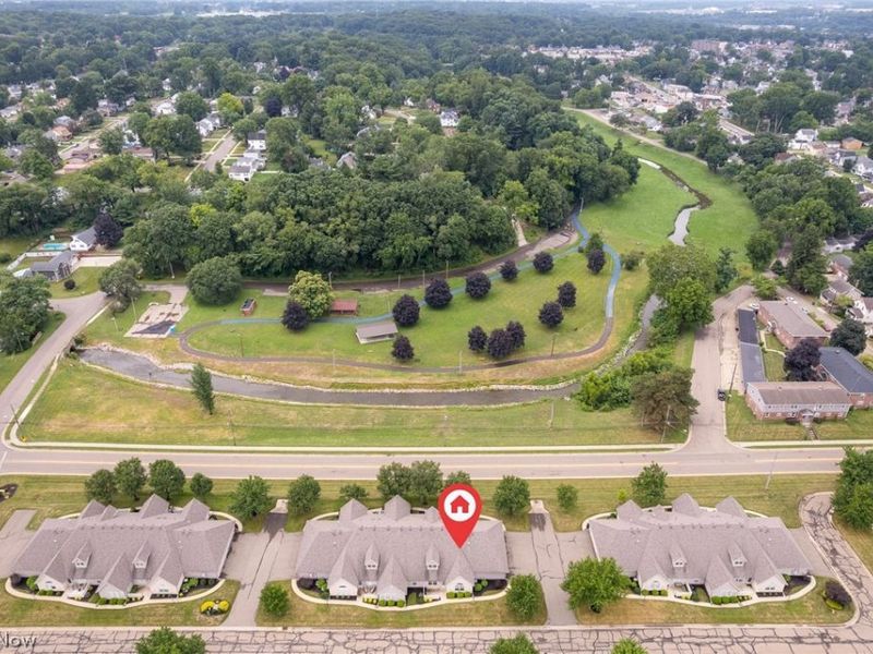1365 Laurenbrook Lane NE, Massillon, OH 44646 Photo 2