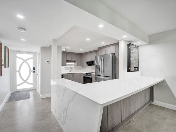 9410 N Hollybrook Lake Drive, Pembroke Pines, FL 33025