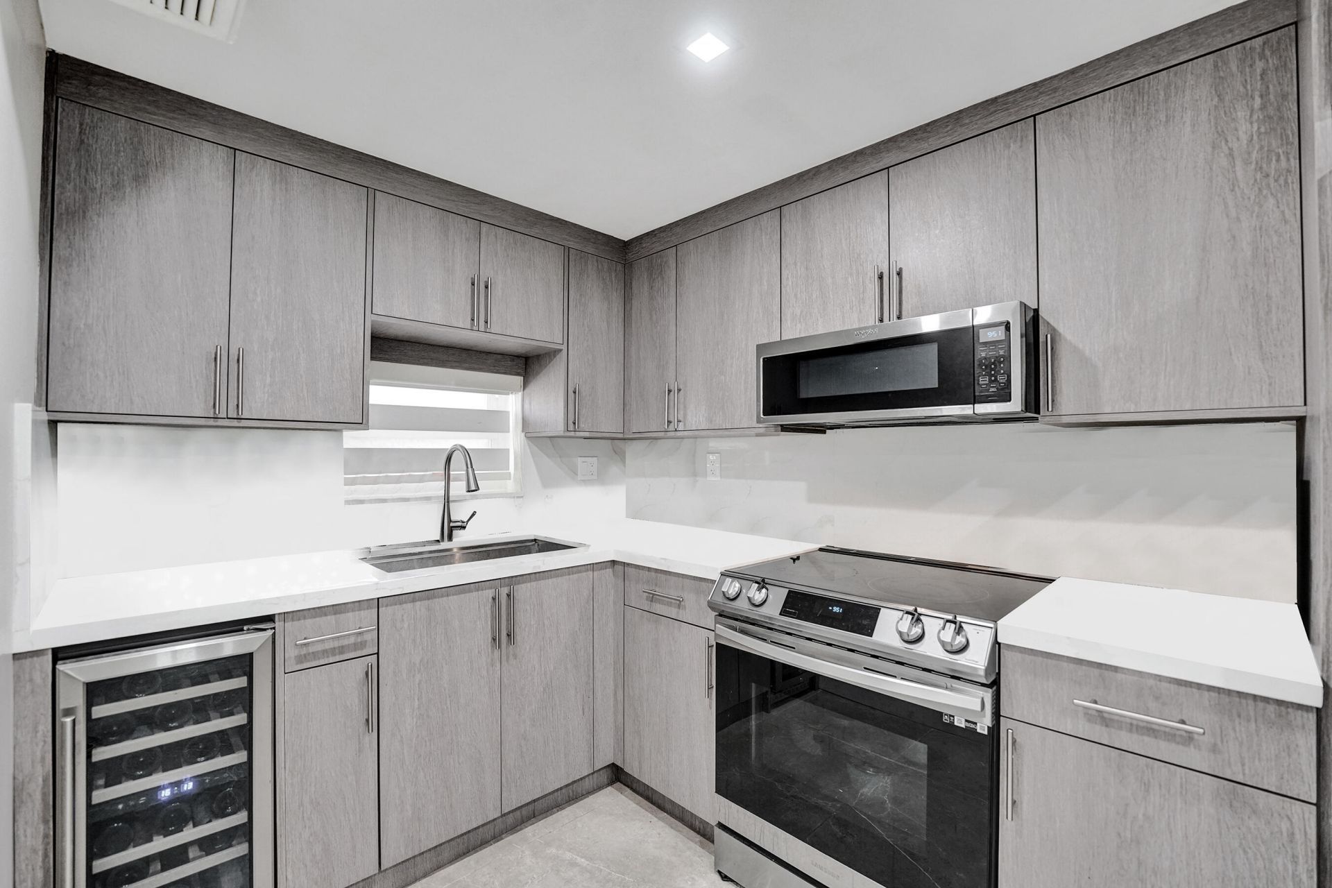 9410 N Hollybrook Lake Drive, Unit 201, Pembroke Pines, FL 33025 Photo