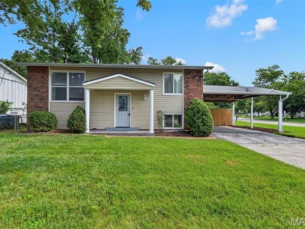 12005 Glenpark Drive, Maryland Heights, MO 63043