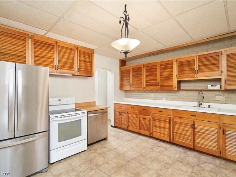 221 7th Street NW, Barberton, OH 44203 Photo 6