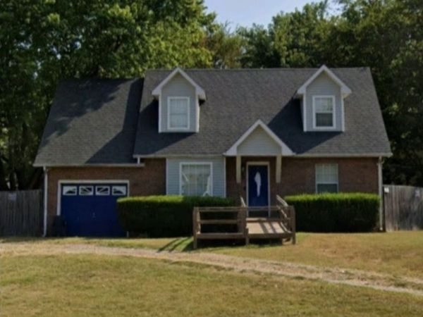 221 Jim Thorpe Dr , Clarksville, TN 37042