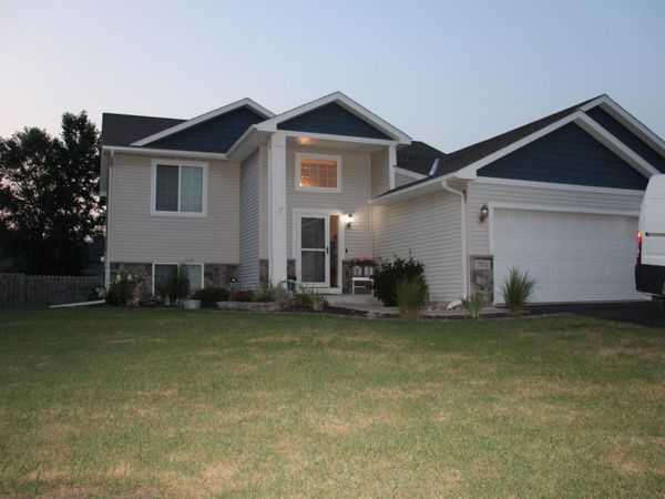 704 Bremen Circle, Waverly, MN 55390