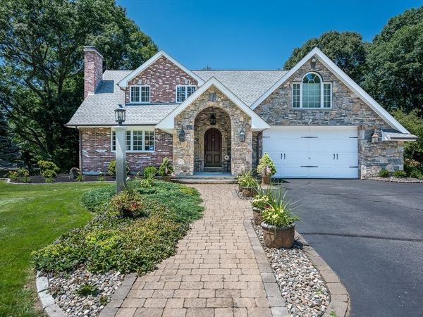 9 Cranbrook Rd, Shrewsbury, MA 01545