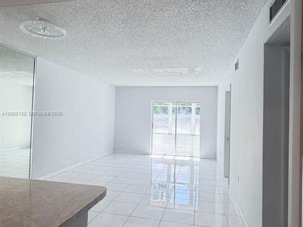 120 Royal Palm Rd , Unit 111, Hialeah Gardens, FL 33016