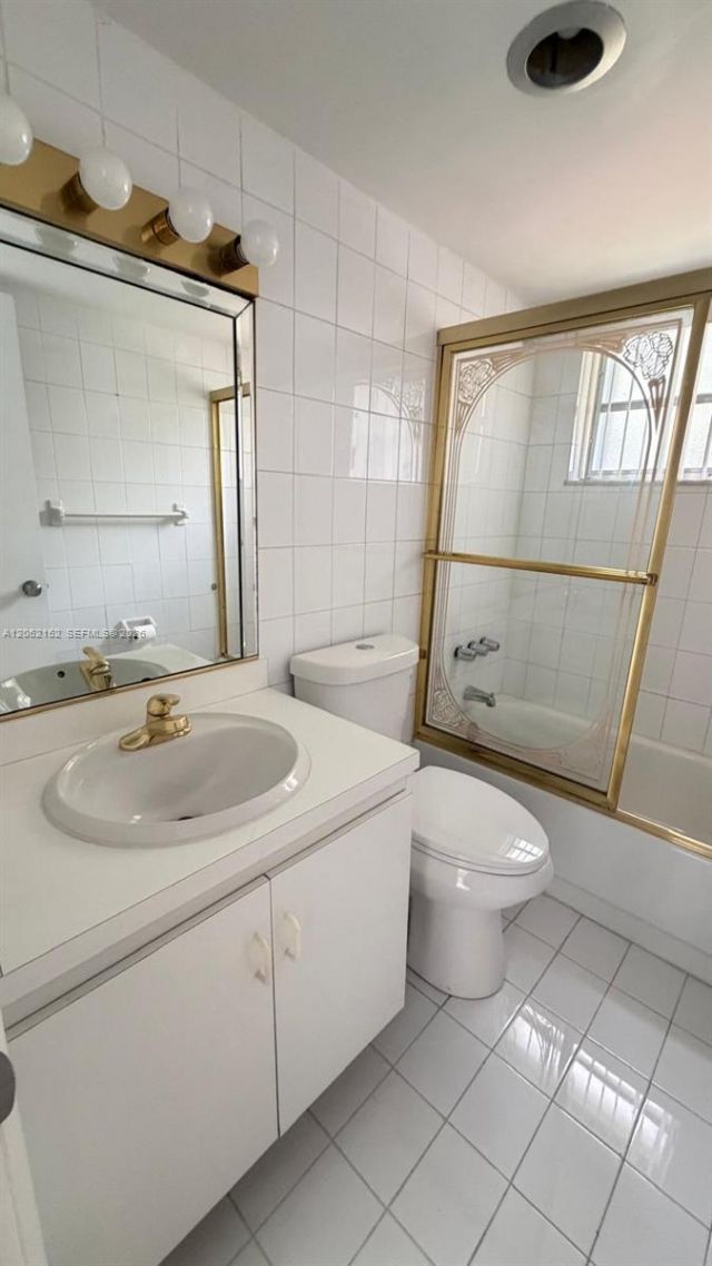 120 Royal Palm Rd, Unit 111, Hialeah Gardens, FL 33016 Photo