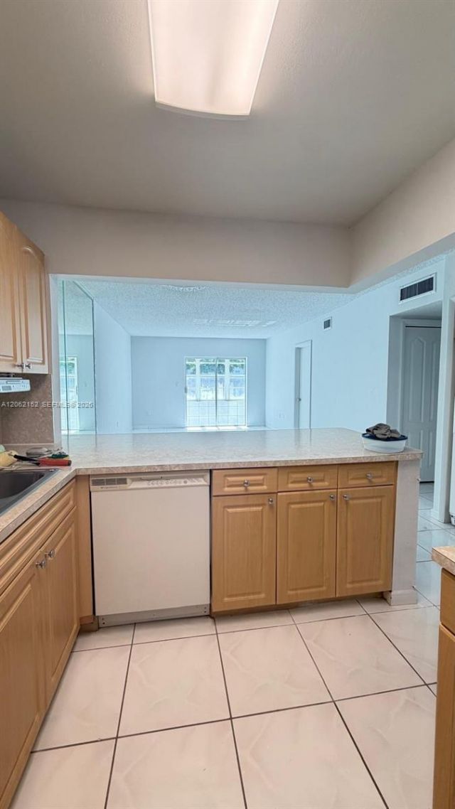 120 Royal Palm Rd, Unit 111, Hialeah Gardens, FL 33016 Photo