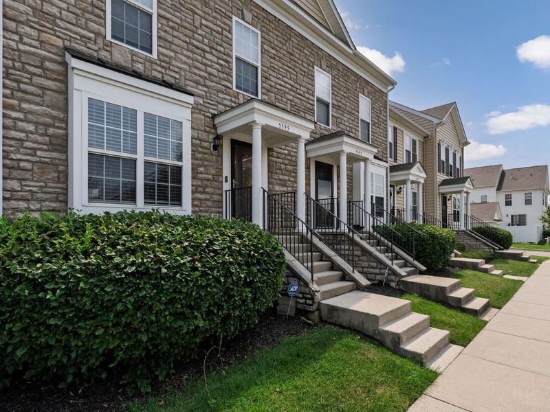5595 Crystal Falls Street, Unit 48, Dublin, OH 43016 Photo 2