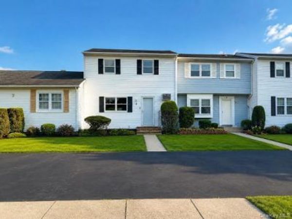 5 Hampton Court , Coram, NY 11727