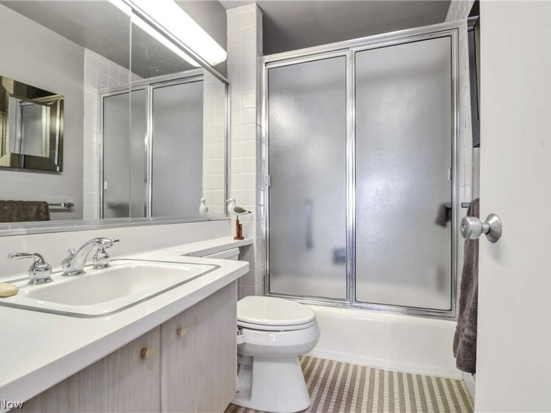 12700 Lake Avenue, Unit 2603, Lakewood, OH 44107 Photo 17