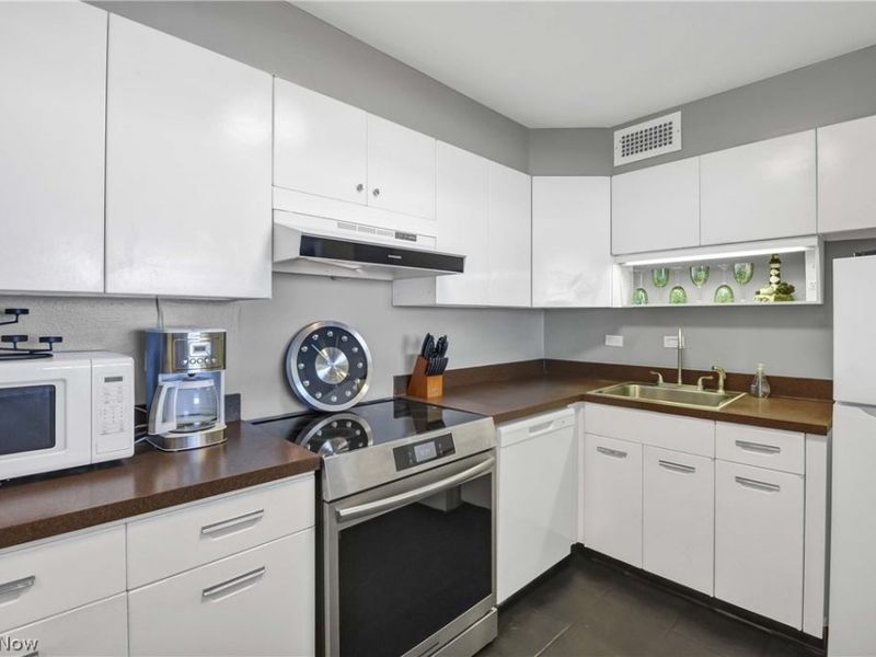 12700 Lake Avenue, Unit 2603, Lakewood, OH 44107 Photo 5