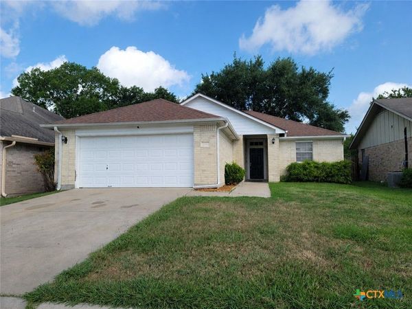 206 Belmoor Lane , Victoria, TX 77904
