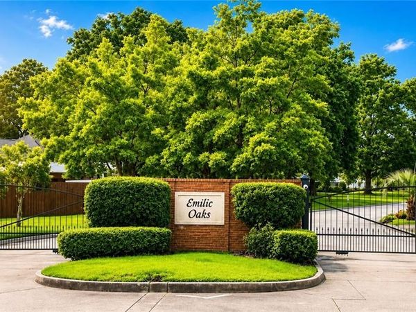 2005 EMILIE OAKS Drive , Meraux, LA 70075