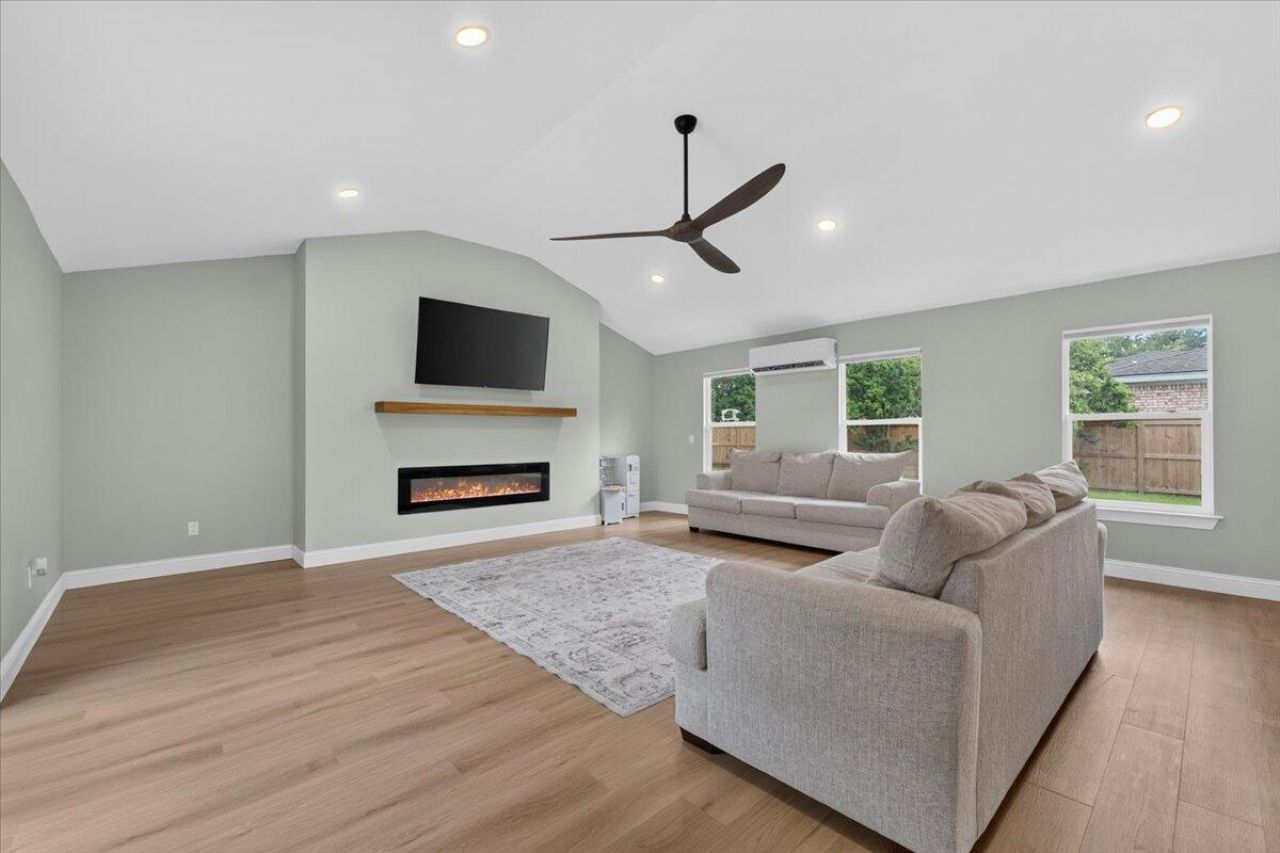 127 Saint Marks Drive Photo 10