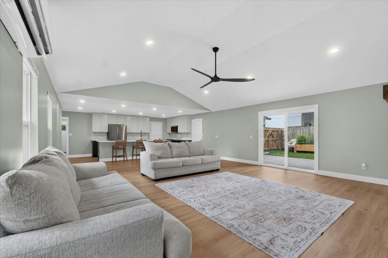 127 Saint Marks Drive Photo 11