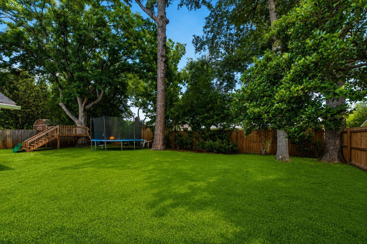 127 Saint Marks Drive Photo 26