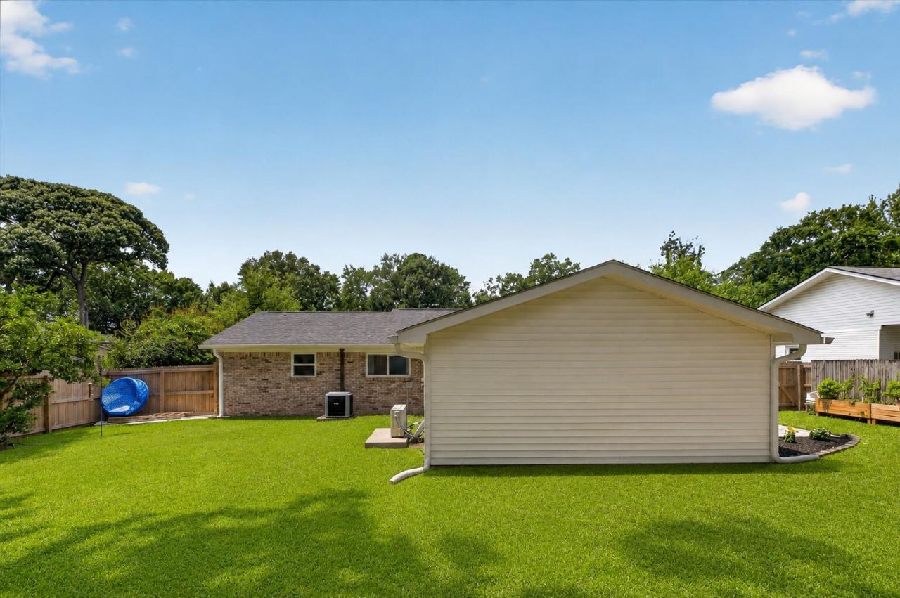 127 Saint Marks Drive Photo 27