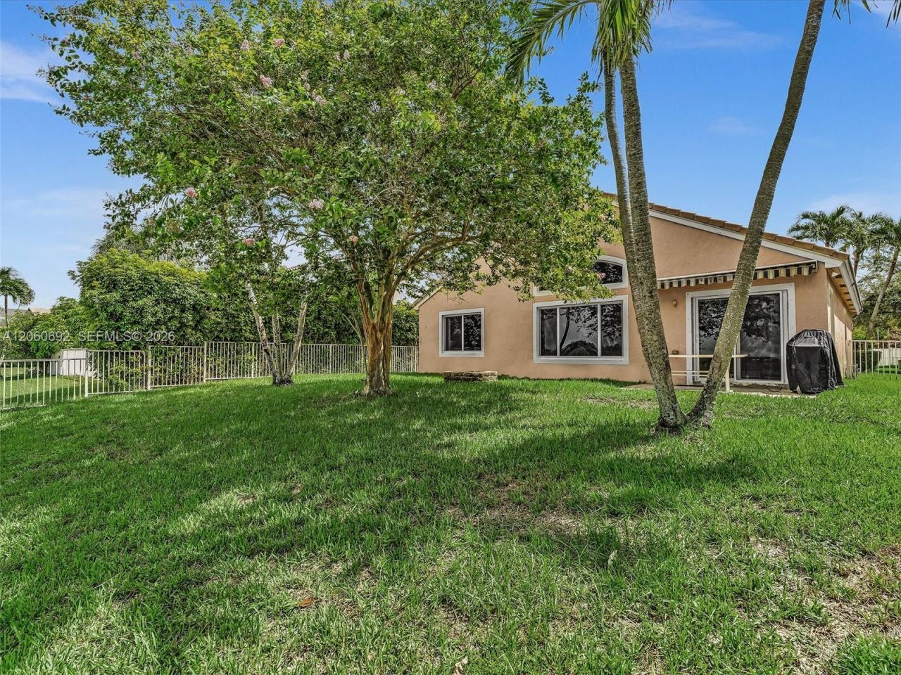 1208 NW 144th Ter, Pembroke Pines, FL 33028 Photo
