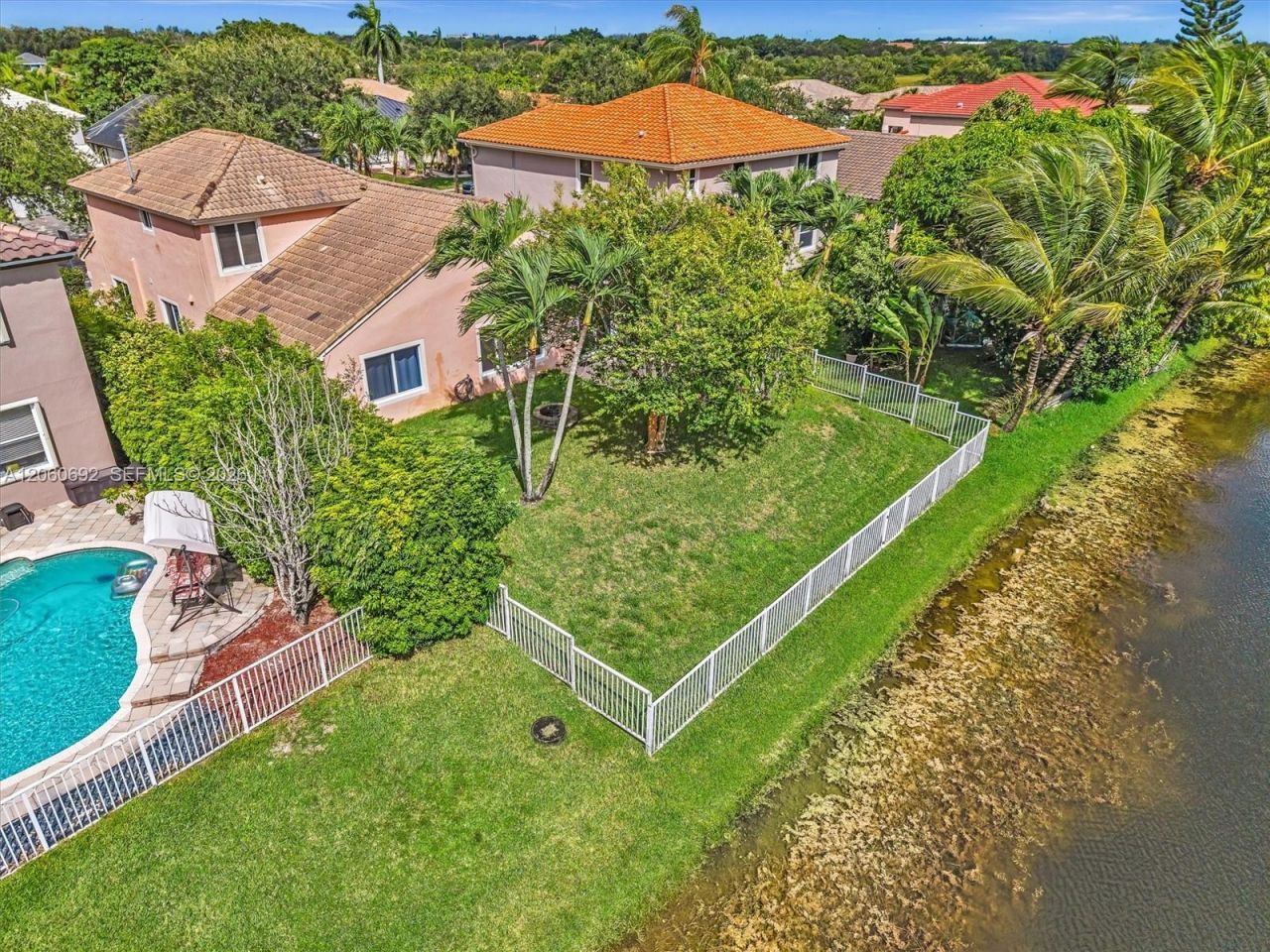 1208 NW 144th Ter, Pembroke Pines, FL 33028 Photo