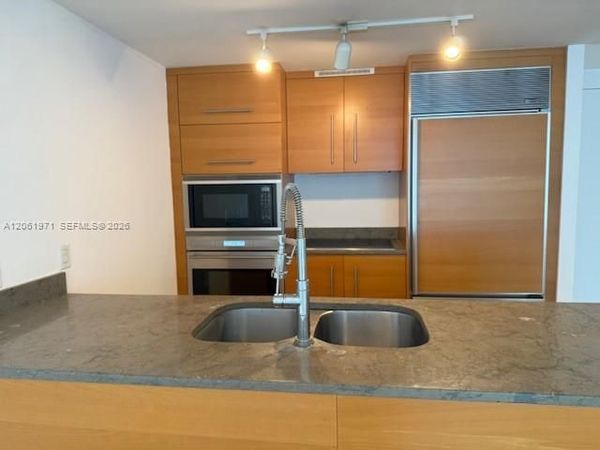 475 Brickell Ave, Unit 2411, Miami, FL 33131