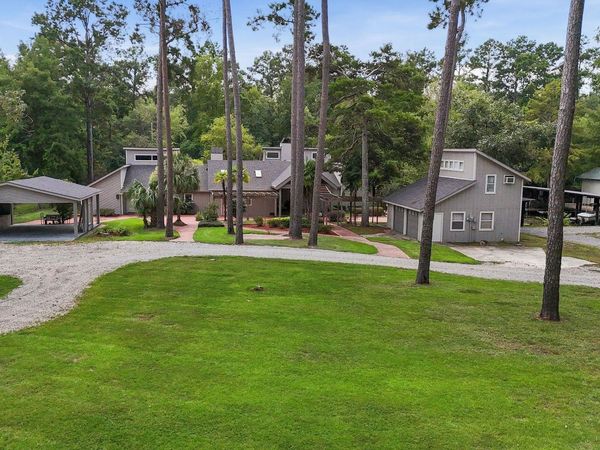 31582 River Pines Dr, Springfield, LA 70462
