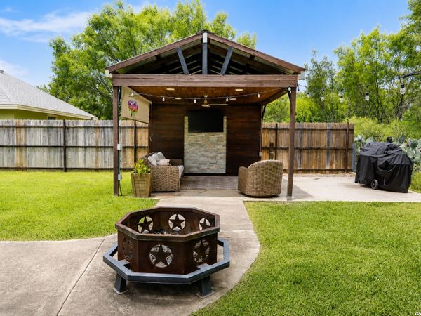 110 RIO GRANDE ST, Uvalde, TX 78801
