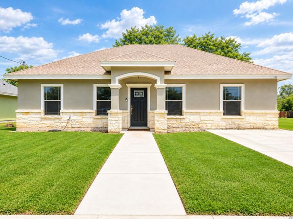110 RIO GRANDE ST, Uvalde, TX 78801