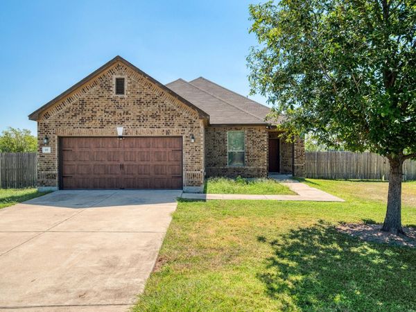 117 Brittany LN , Bastrop, TX 78602