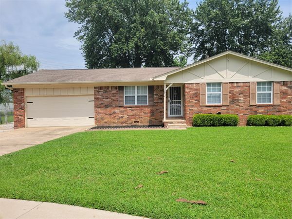 652 E Main Street, Collinsville, OK 74021