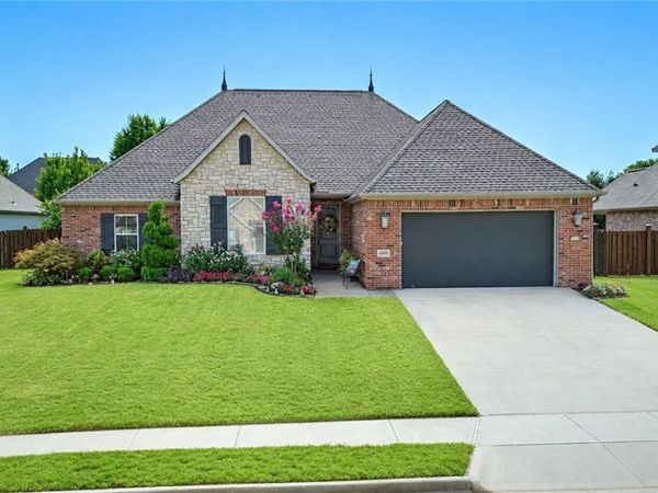 6505 S 36th Street, Rogers, AR 72758