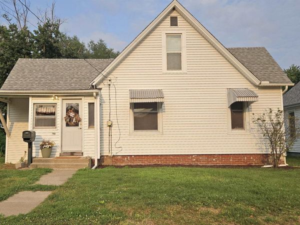 637 S 2ND Avenue, Canton, IL 61520