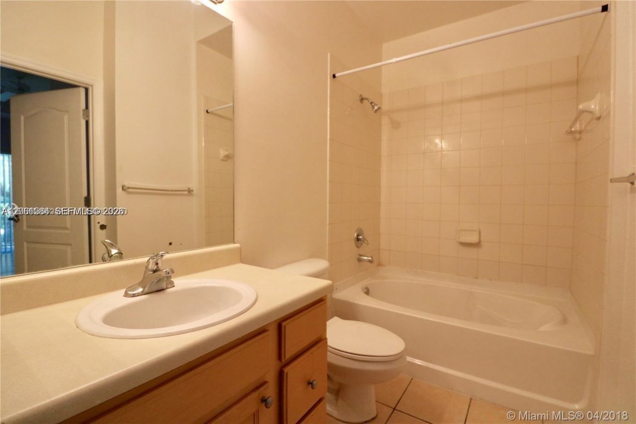6001 SW 70th St , Unit 117, South Miami, FL 33143 Photo