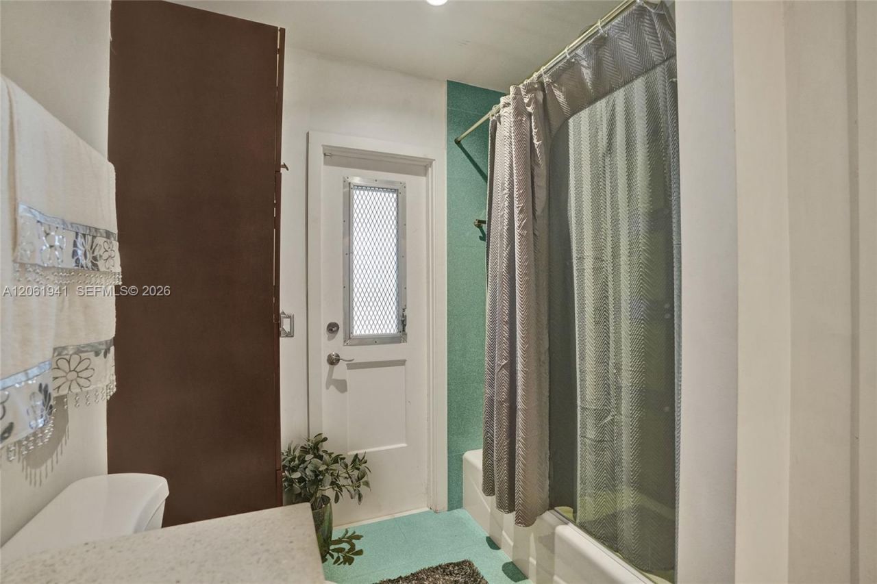 5306 Roosevelt St , Hollywood, FL 33021 Photo