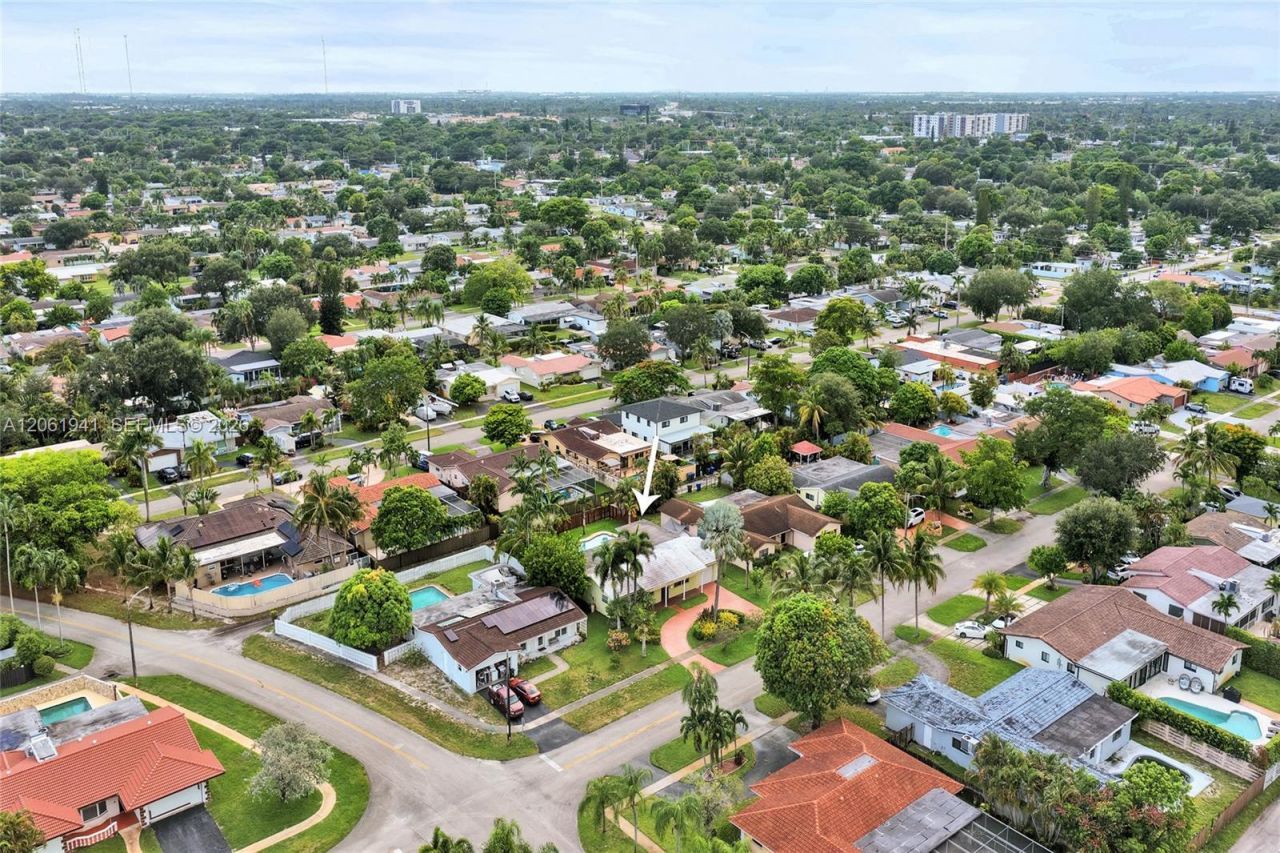 5306 Roosevelt St , Hollywood, FL 33021 Photo