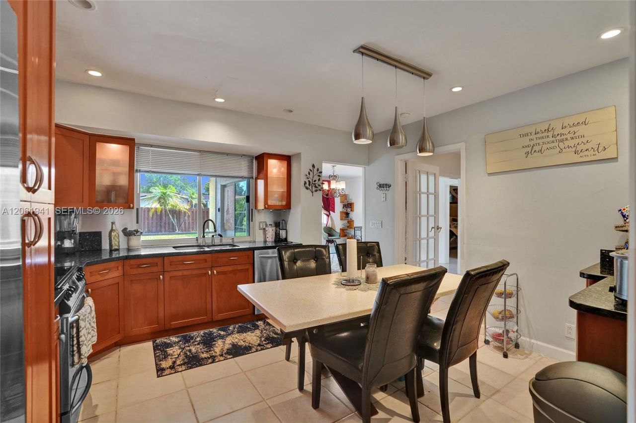 5306 Roosevelt St , Hollywood, FL 33021 Photo