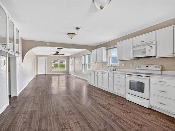 320 & 316 N 2nd Street, Jacksboro, TX 76458