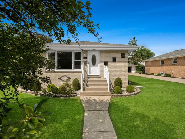 444 S Prospect Avenue, Itasca, IL 60143