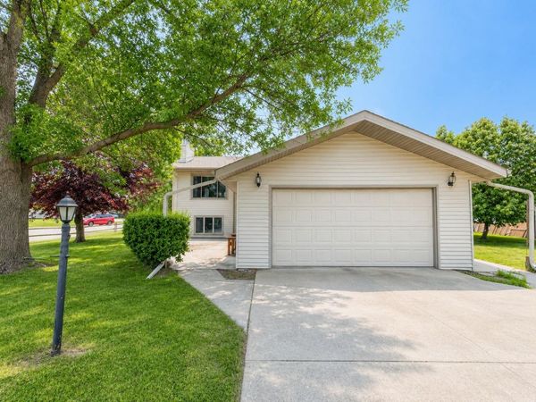 325 2nd Street NW, Hillsboro, ND 58045