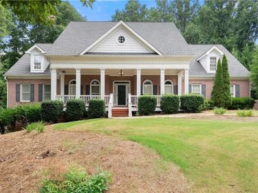 5022 Oak Farm Way, Flowery Branch, GA 30542