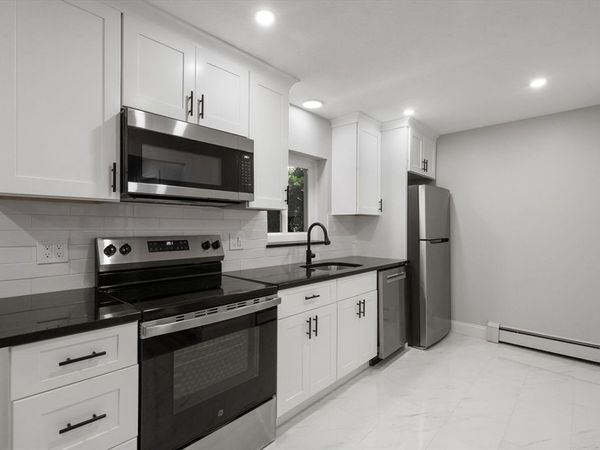 89 Walnut St, Unit 2, Newton, MA 02460