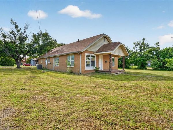 320 & 316 N 2nd Street, Jacksboro, TX 76458