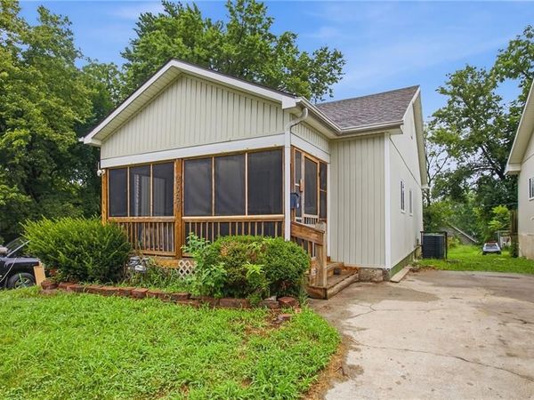 2537 Elmwood Avenue, Kansas City, MO 64127