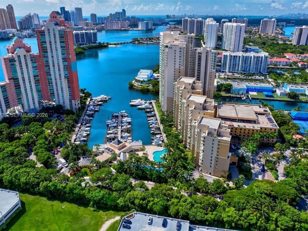 3330 NE 190th St , Unit UPH14, Aventura, FL 33180