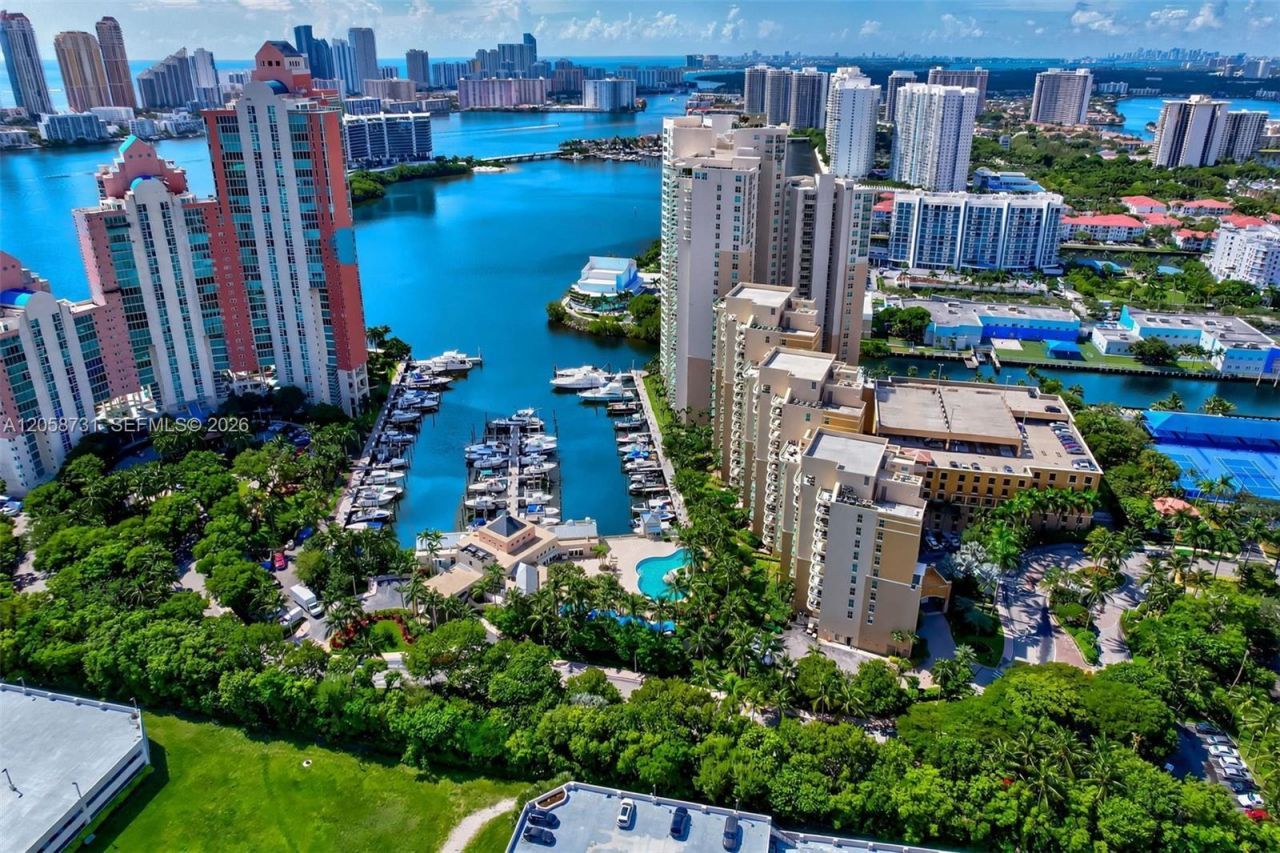 3330 NE 190th St, Unit UPH14, Aventura, FL 33180 Photo